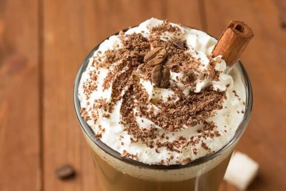 Refrescate con esta receta de frapuccino de vainilla y chocolate sin azúcar