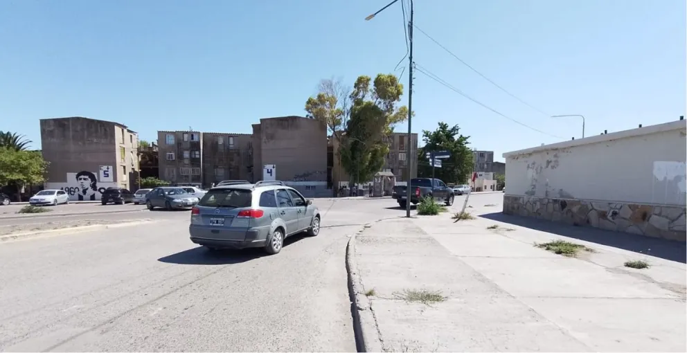 Detuvieron a un joven por el abuso a un niño en el barrio América: va a la iglesia y había compartido una noticia del caso