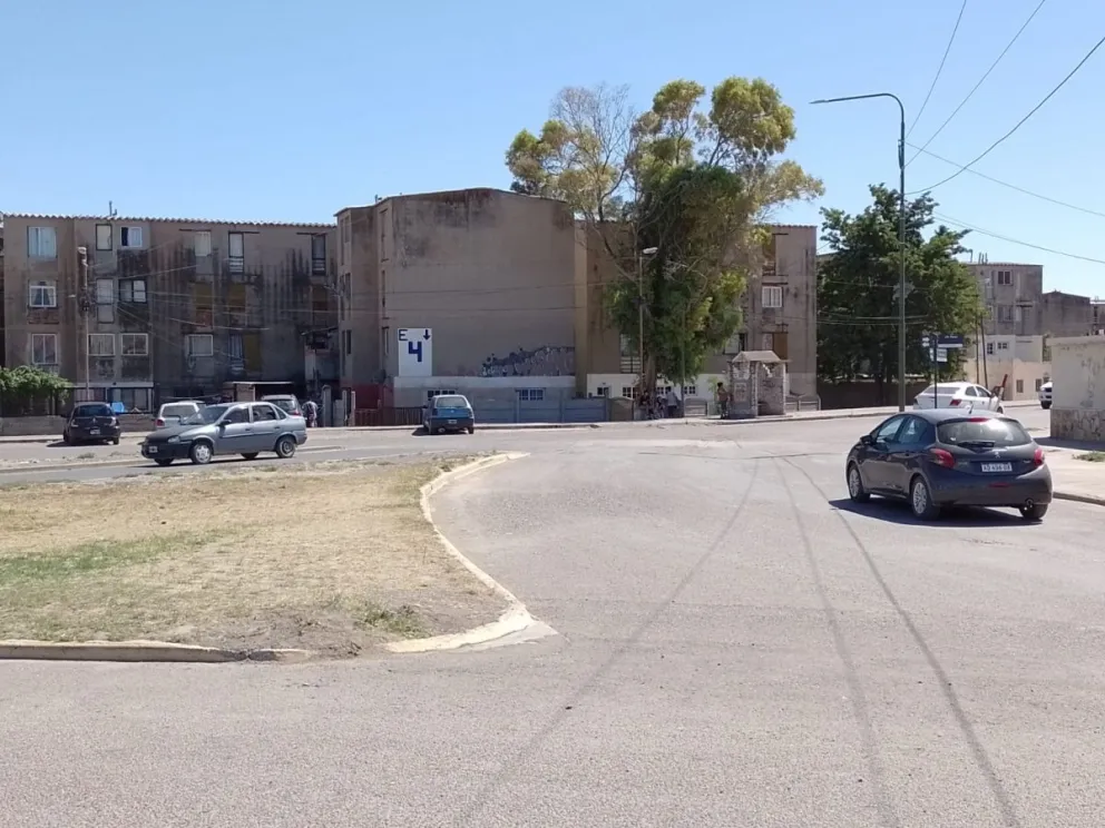 Quiso ahorcar a una mujer y le robó su mochila: fue atrapado por la Policía