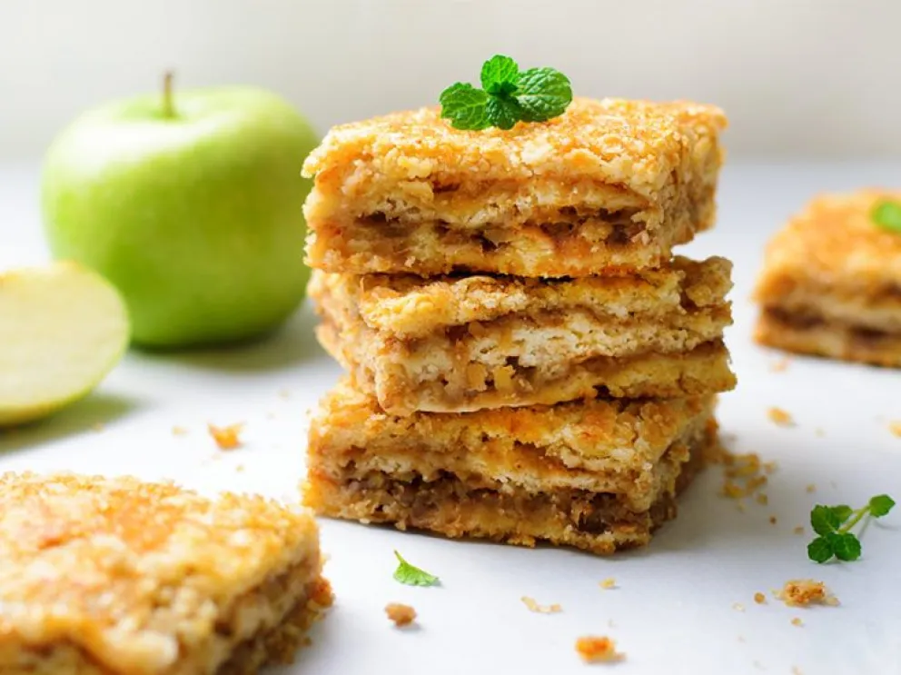 Paso a paso para preparar un torta de manzana con avena, ¡y sin azúcar!