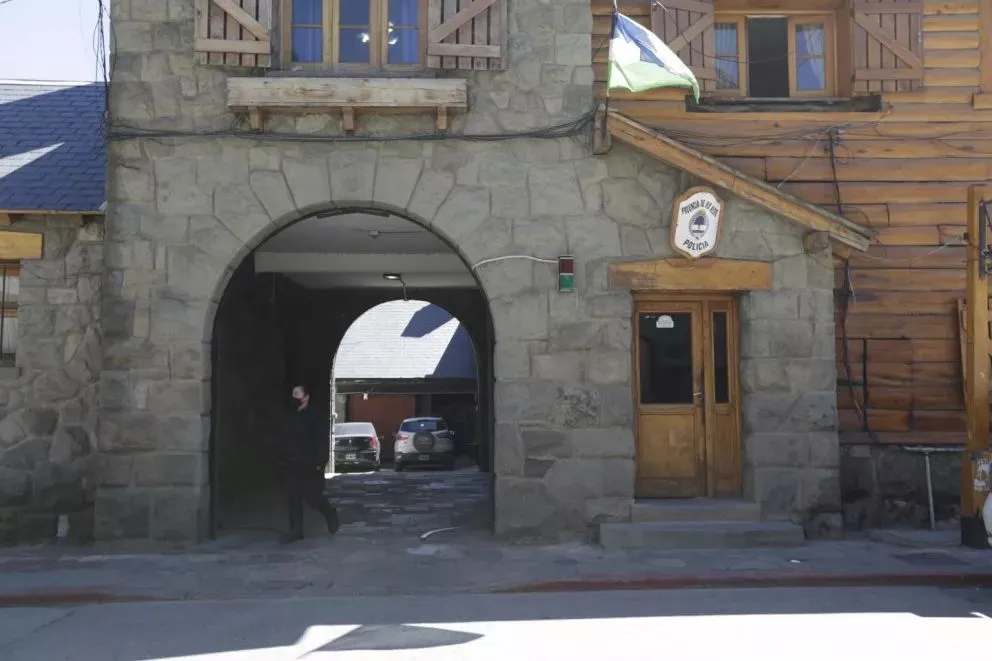 Investigan la muerte de un joven en la Comisaría 2º de Bariloche