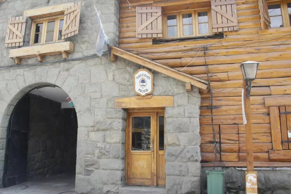 Muerte en un calabozo de Bariloche: el detenido se ahorcó con una frazada