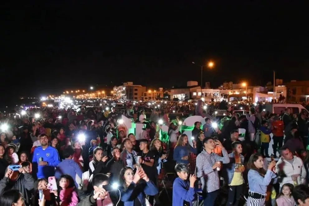 Fueron a ver un recital de Duki y cayeron desde el acantilado