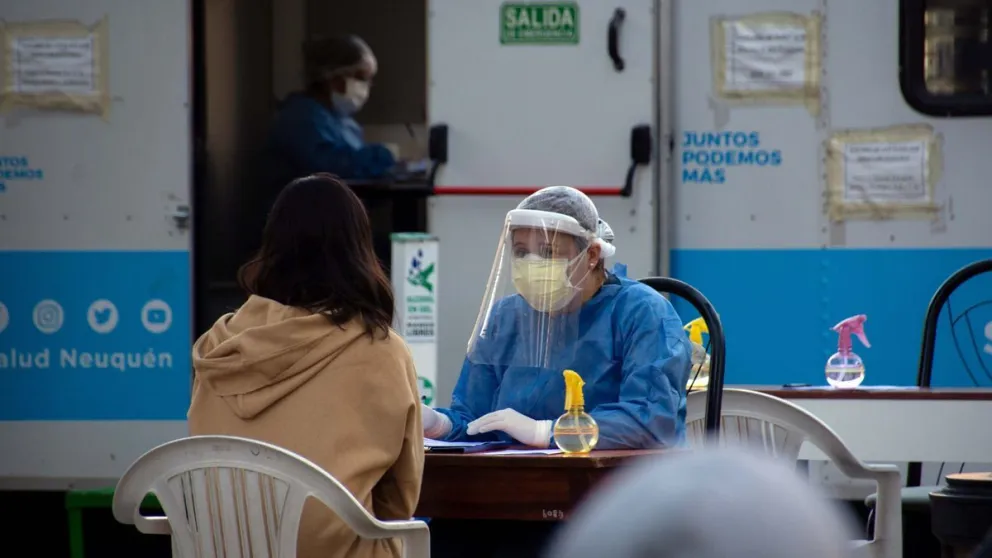 Por qué esta ola de Covid genera una preocupación menor que las anteriores