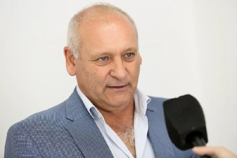 No se aislarán más a contactos estrechos con dos o tres dosis