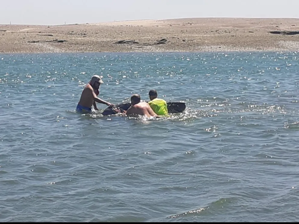 Intentos desesperados de un operativo especial lo salvaron de morir varado