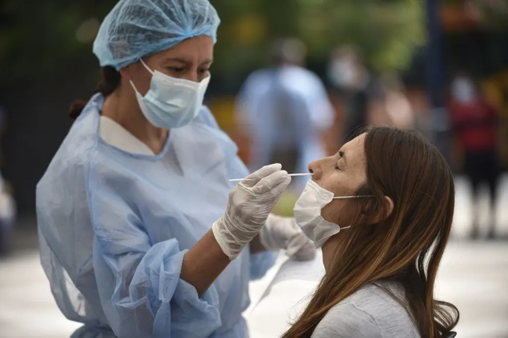 Hubo 128.402 nuevos contagios de Covid-19 en Argentina y crece la ocupación en camas UTI