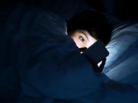 ¿Querés dormir bien? Deberías evitar mirar “la app prohibida” cuando estés en la cama  