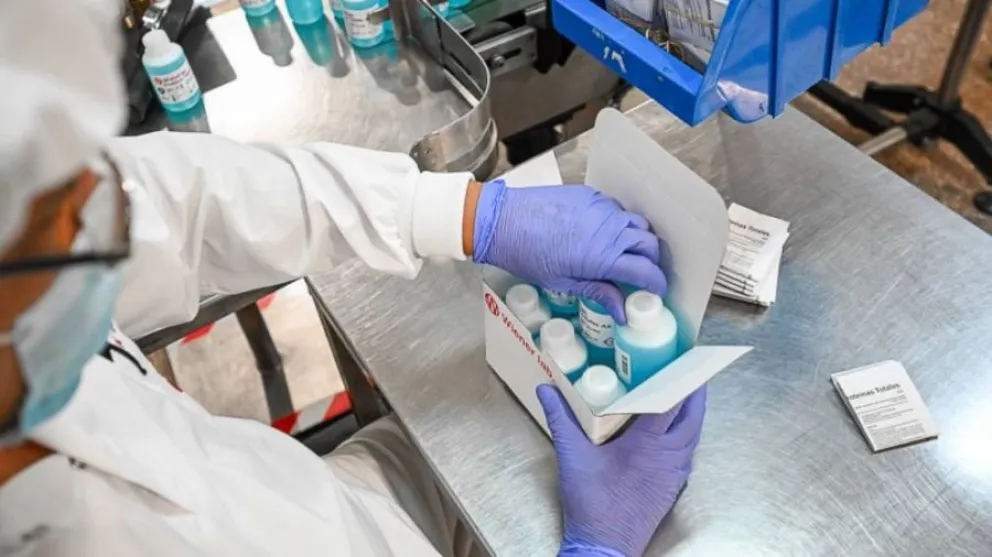 Un laboratorio rosarino será el primero en producir los autotest Covid de venta libre