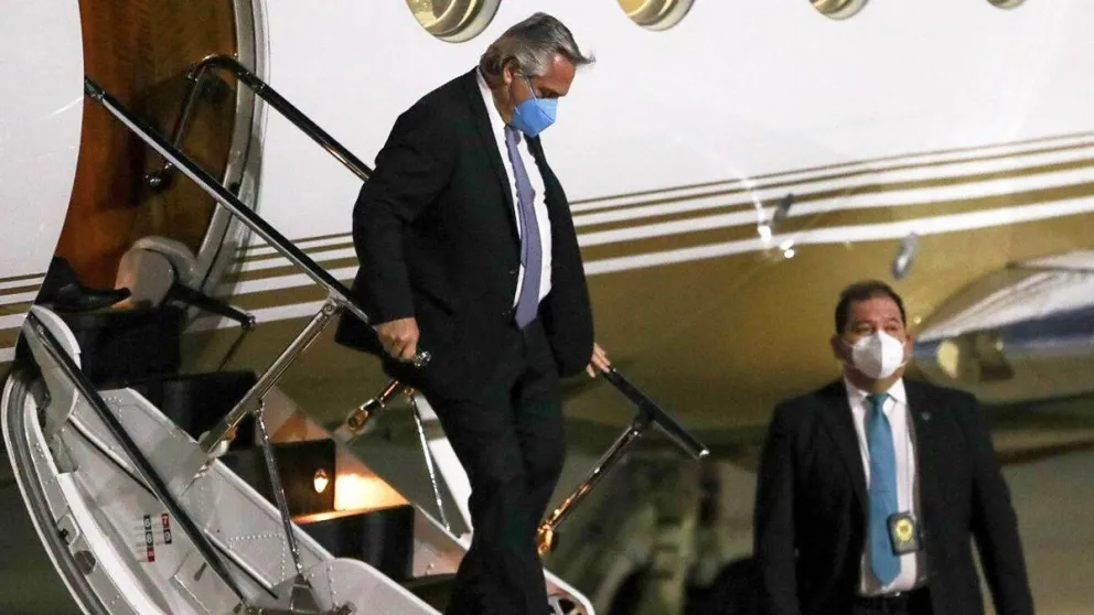 La gobernadora Carreras acompaña a Fernández en su viaje a Rusia y China