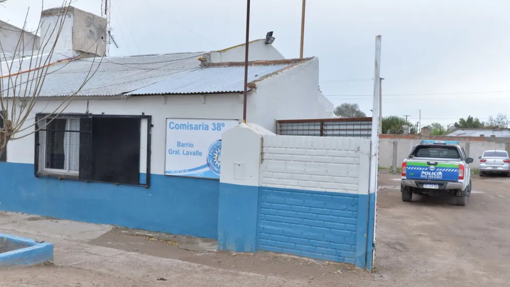 Barrio Lavalle: La Policía les cortó la fiesta a borrachos y lanzaron piedras como ataque
