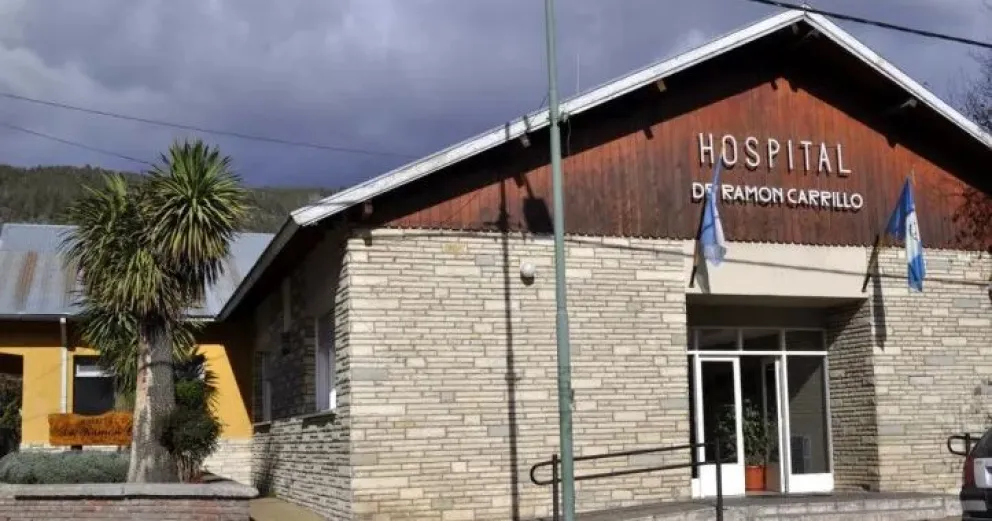 Una familia volcó en la Ruta 40 y un nene salió despedido por la ventana