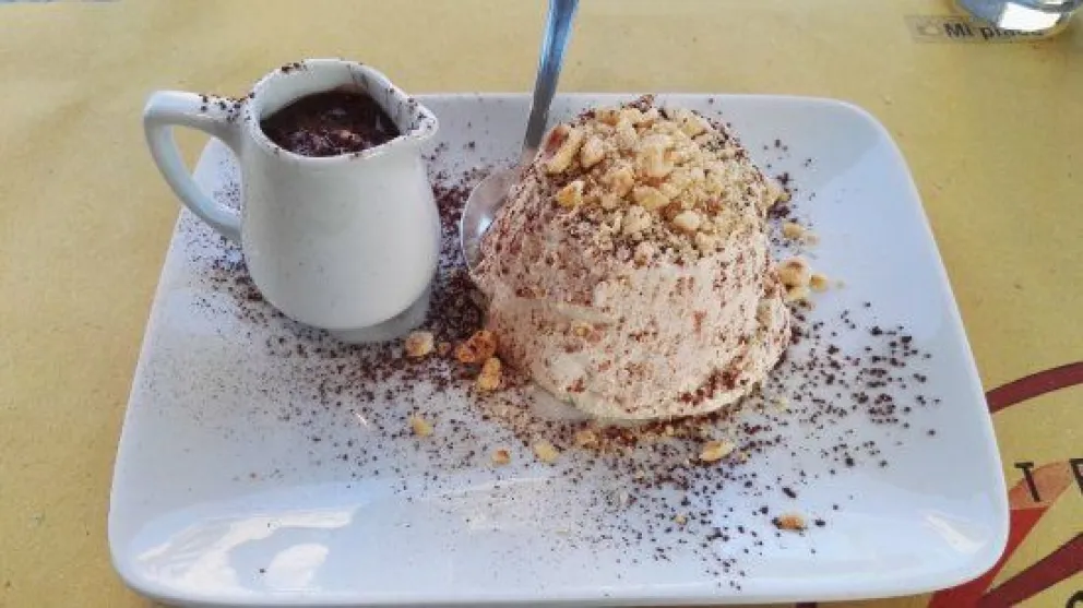 Un postre increíble: receta de semifredo de crema y avellanas
