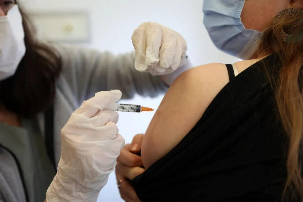 ¿Qué relación existe entre la vacuna contra el COVID y las alteraciones en el ciclo menstrual?