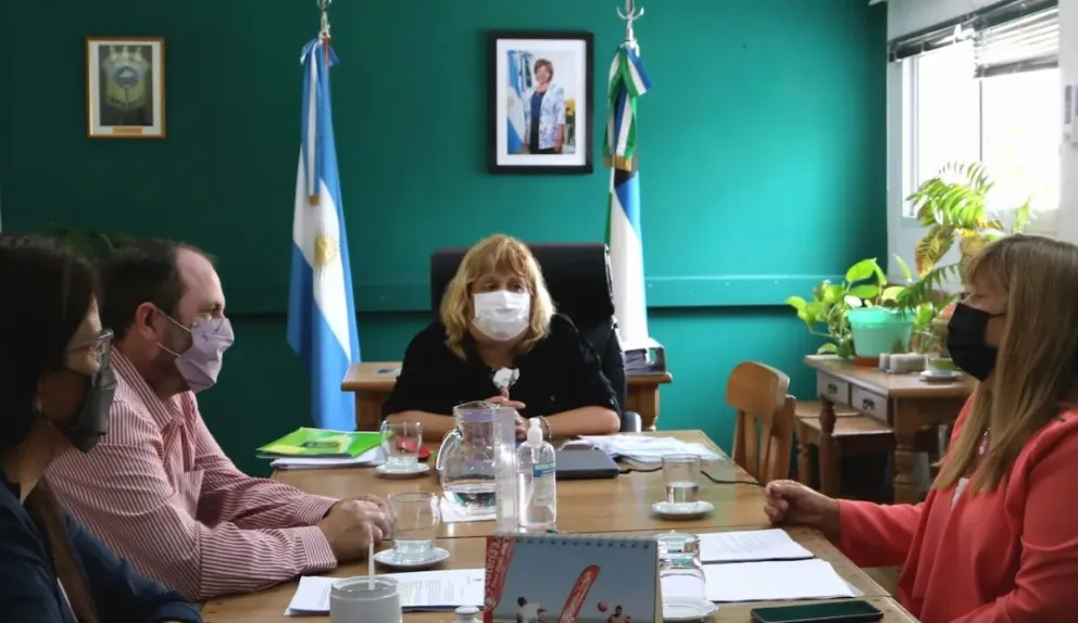 Negocian jubilaciones docentes y la reinserción de estudiantes