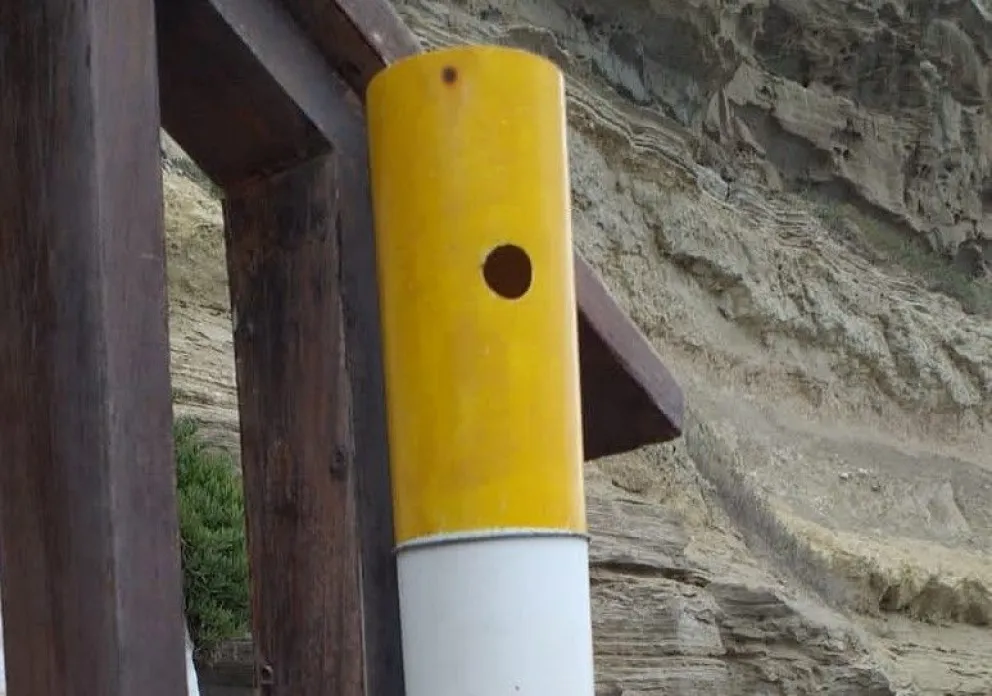 Un cenicero gigante servirá para que fumadores no dejen las colillas de cigarrillos en las playas