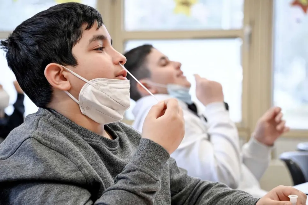 La OMS tras los contagios masivos de Ómicron: “es plausible que termine la pandemia”