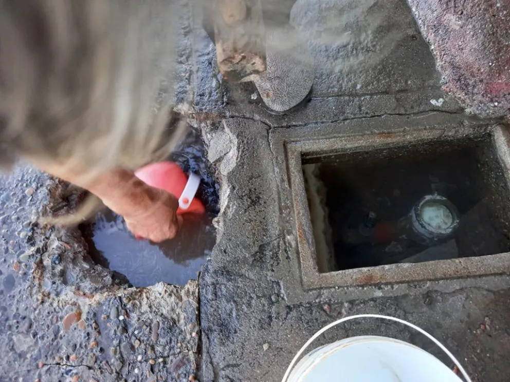 Mientras algunos no tienen agua, en Chile y Catamarca hay una pérdida que lleva una semana