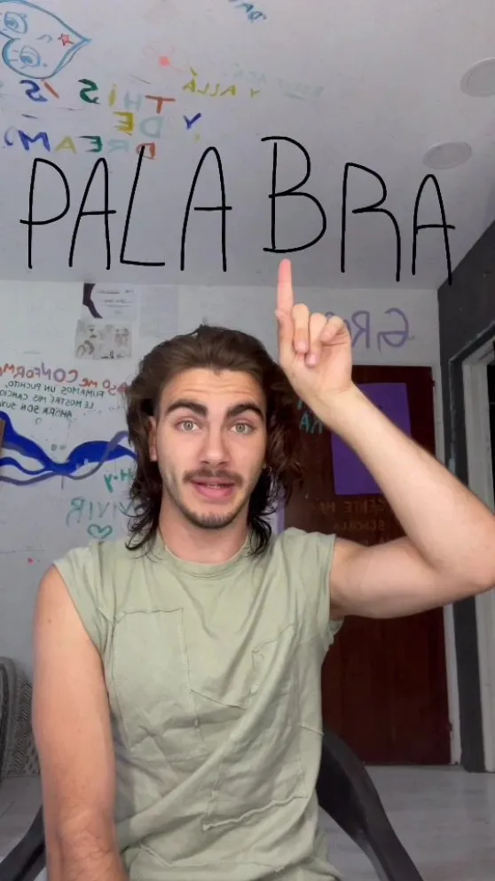 Tiene dislexia y mediante videos en redes sociales genera conciencia con humor