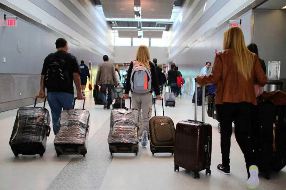 Éxodo migratorio: Cuántos argentinos se fueron del país y por qué motivos