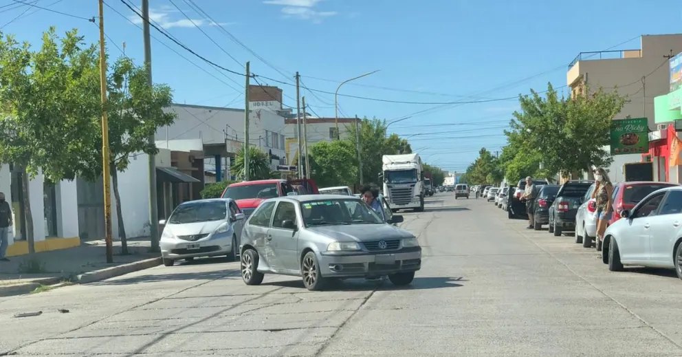 Choque, trompo y susto en Zatti al 600