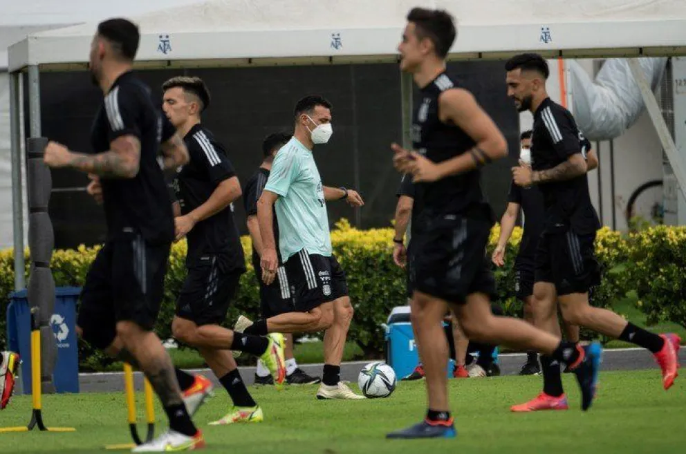 Esta noche Chile vs Argentina: Hora, TV y formaciones