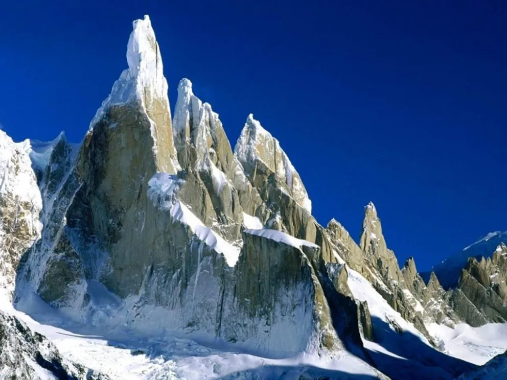 Operativo de rescate de dos escaladores en El Chaltén tras avalancha