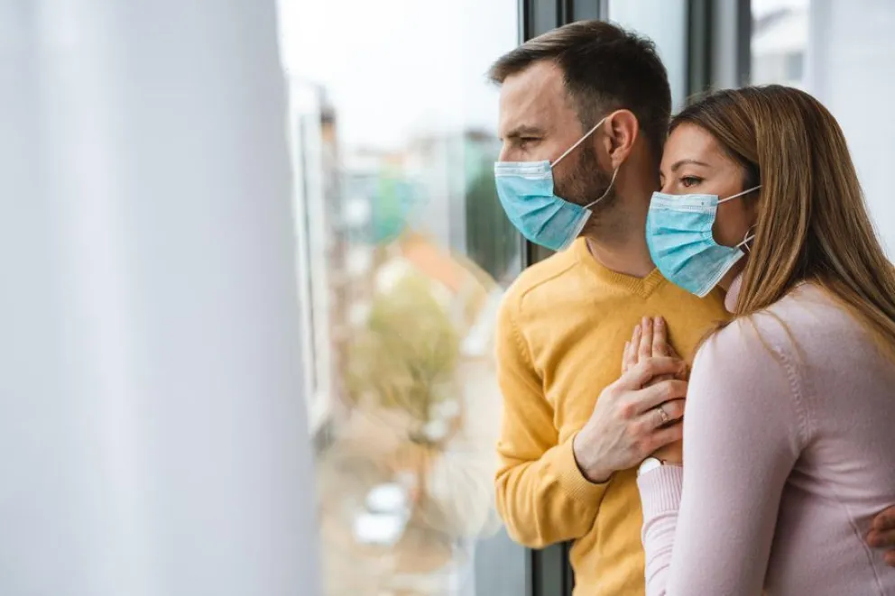 Mirá qué síntoma de Ómicron afecta más a mujeres que a hombres