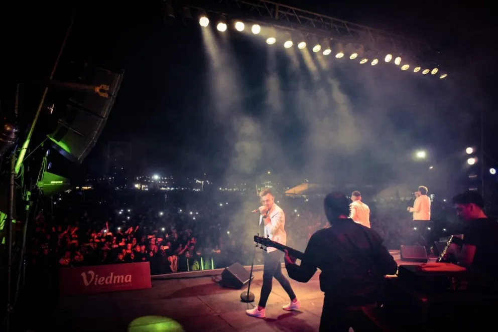 Banda XXIl  puso el broche de oro a la Fiesta Nacional del Mar y del Acampante