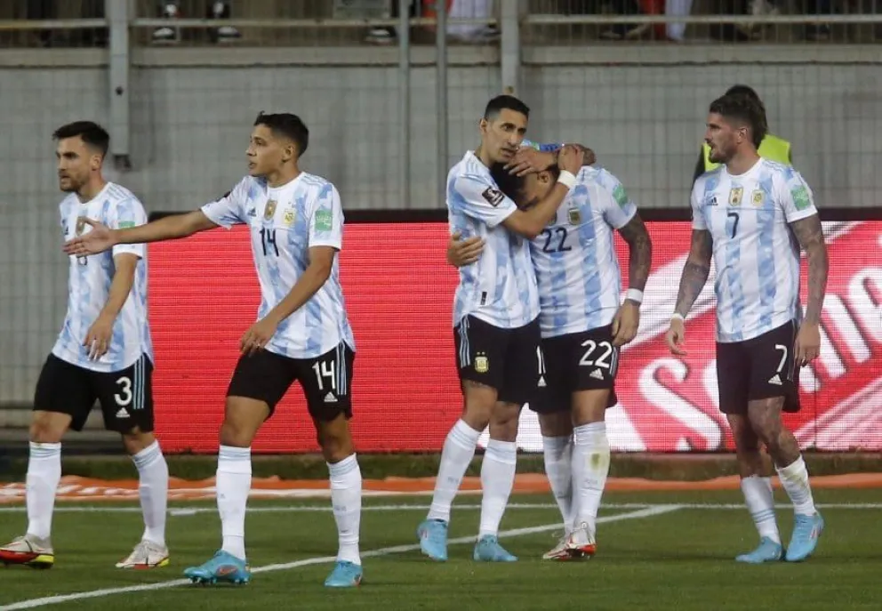 Esta noche Argentina vs. Colombia: Horario, formaciones y dónde ver en vivo