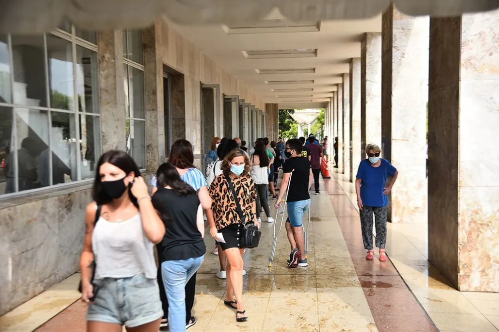 Coronavirus: hubo 240 fallecidos y 49.122 nuevos casos en Argentina