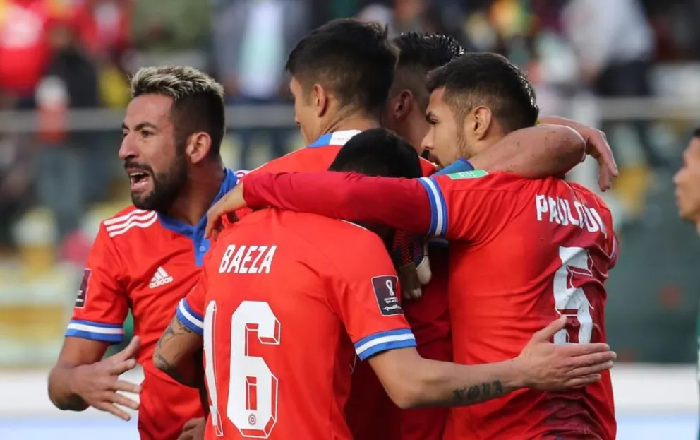 Chile triunfó frente a Bolivia y se ilusiona con un lugar en el Mundial