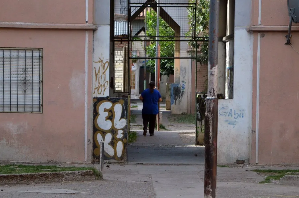 La mamá del chico pistolero rompió el silencio: "Tengo miedo de que termine muerto o que termine matando a alguien"