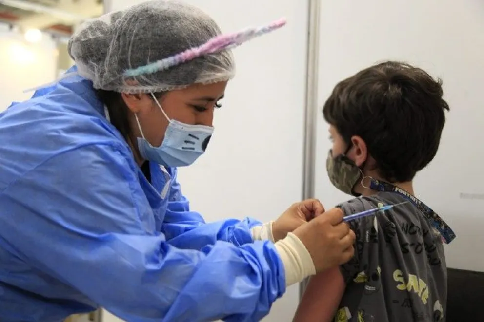 Hospitalarios van casa por casa a vacunar a niños