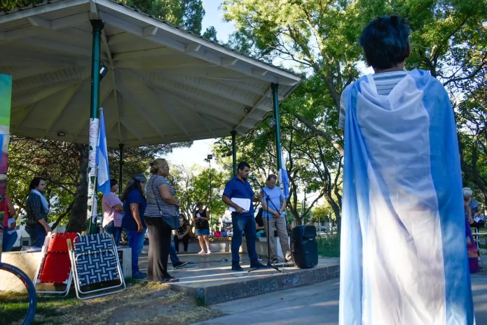 Los vecinos autoconvocados se reunieron para expresar su rechazo al pase sanitario