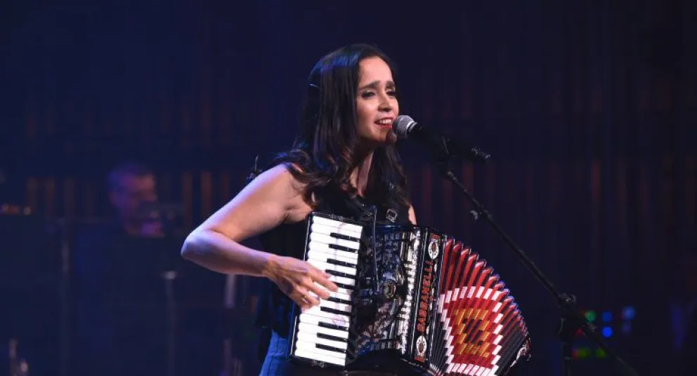 Julieta Venegas dijo "me voy, que lástima pero adiós" y no estará en el escenario de la Fiesta del Río