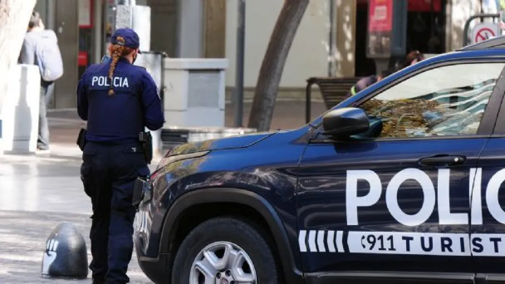 Denunció a su vecino por "un fuerte olor", la Policía allanó la casa y descubrió el motivo