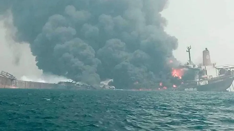Terribles imágenes tras la explosión de un buque petrolero en Nigeria 
