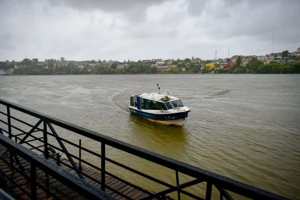 Recorrido del río Negro en lancha, para los turistas es un atractivo único 