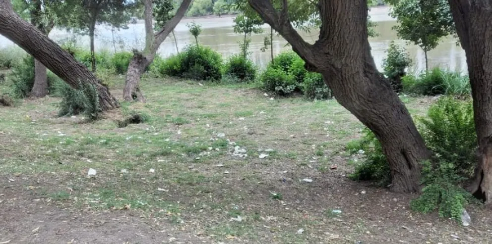 Quejas por la mugre que dejan muchos de los que usan los fogones: “Es algo de todos los días”