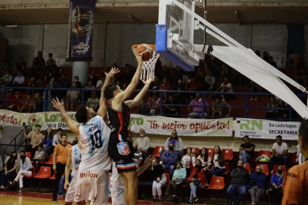 Deportivo Viedma estuvo sólido ante Racing de Chivilcoy