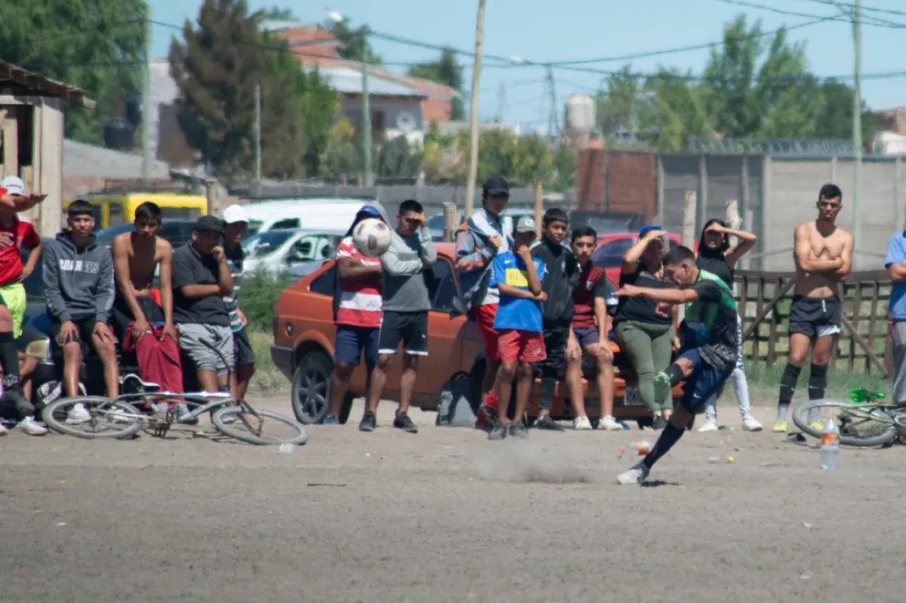 Copa de Verano: hubo tiros en un partido y le sacaron una amarilla a un equipo