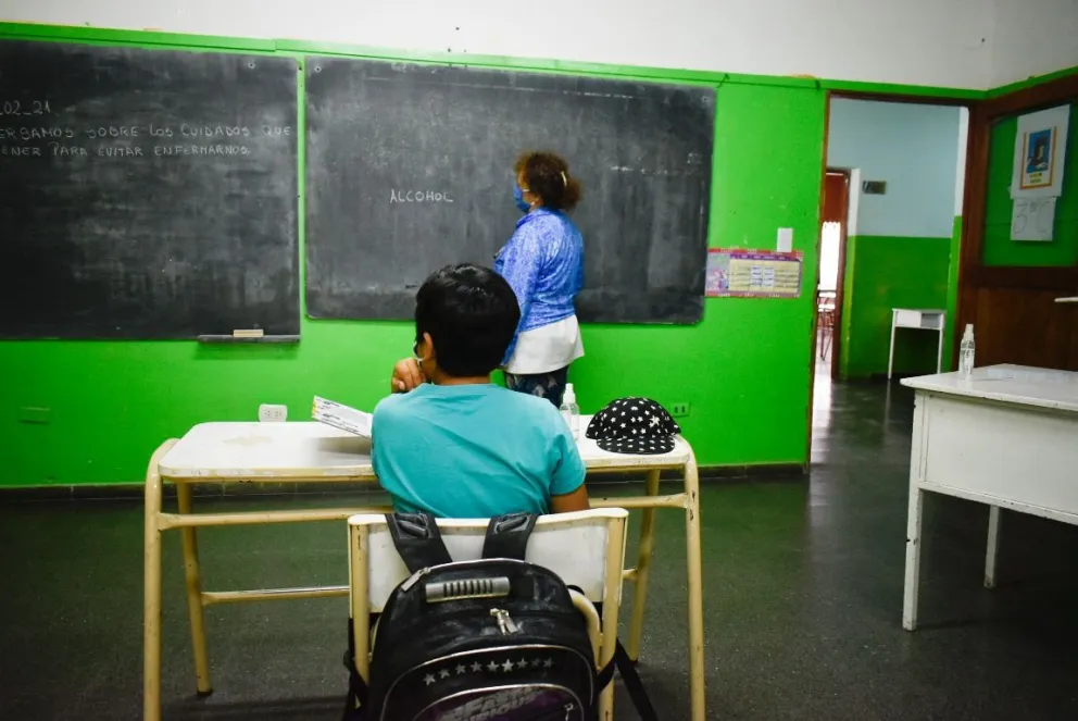 Pase sanitario, obras en las escuelas y preparativos para el nuevo ciclo lectivo