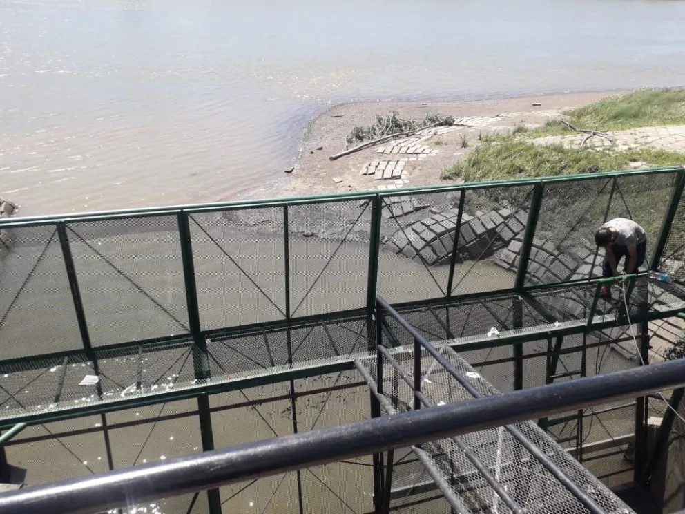 Que llueva basura: Reforzaron los canastos metálicos para evitar problemas