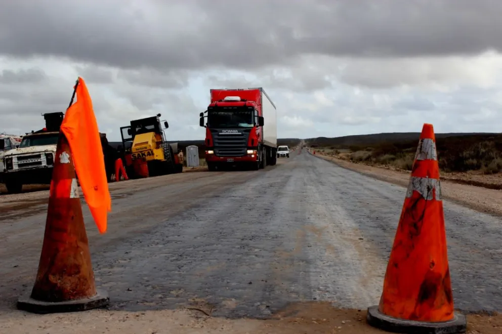 Denuncian por irregularidades a una contratista vial en Río Negro