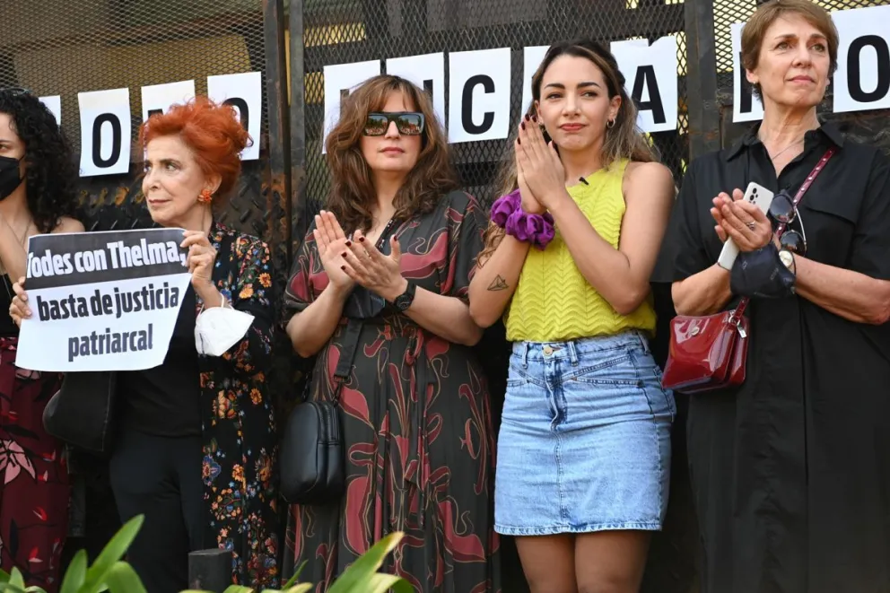 Thelma Fardin se manifestó frente al Consulado de Brasil: “Realmente es un escándalo”