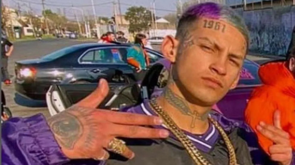  La policía allanó la casa de L-Gante y encontró una réplica de un arma de fuego