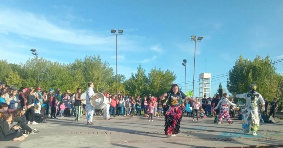 La previa de los carnavales se vivió a pleno en el barrio Inalauquen