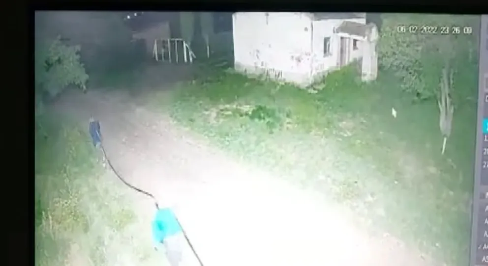 Robaron hierros en un corralón y quedaron escrachados en cámaras 