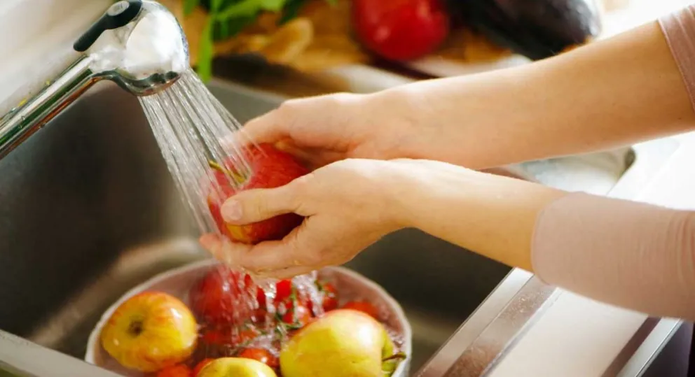 Pesticidas: cómo lavar correctamente las frutas y verduras  